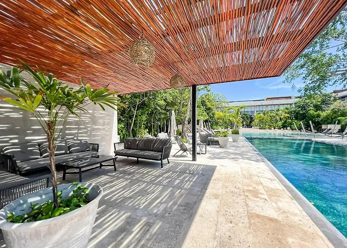 Luxury Penthouse Panoramic Views & Pool *