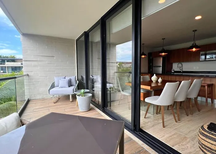 Luxury Penthouse Panoramic Views & Pool Apartment