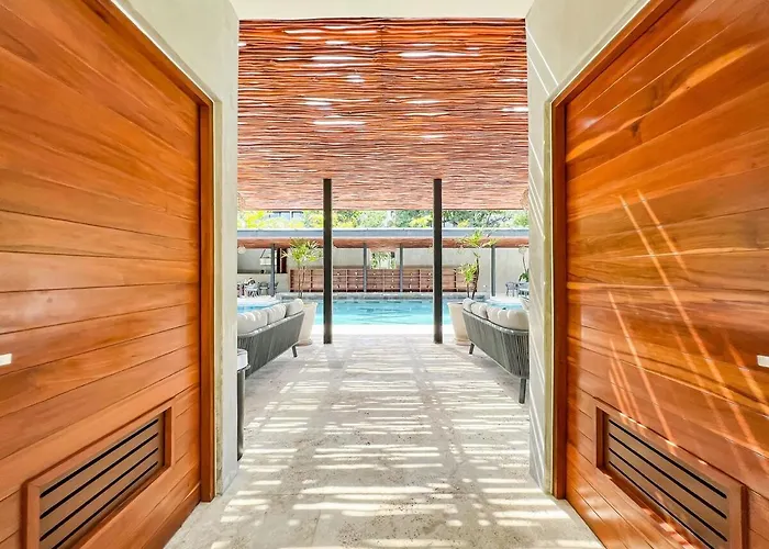 Luxury Penthouse Panoramic Views & Pool *