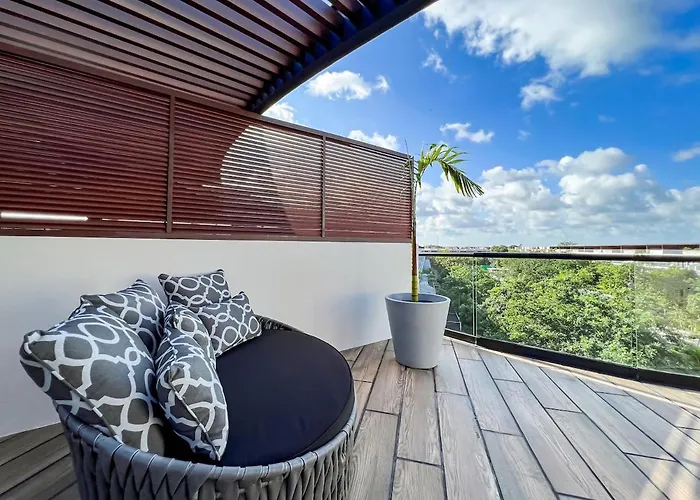 Luxury Penthouse Panoramic Views & Pool Apartment