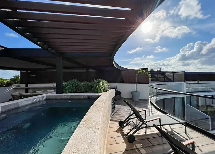 Luxury Penthouse Panoramic Views & Pool *