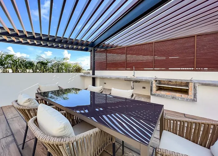 Luxury Penthouse Panoramic Views & Pool *