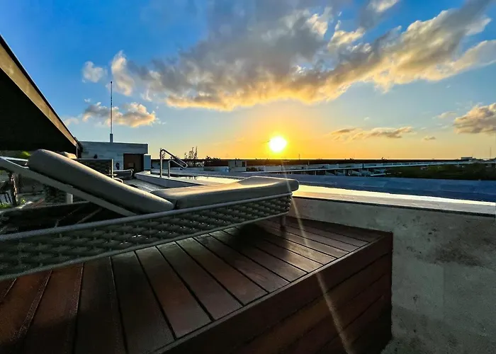 Luxury Penthouse Panoramic Views & Pool *