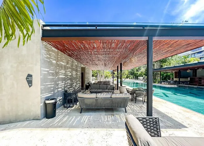 Luxury Penthouse Panoramic Views & Pool Apartment *