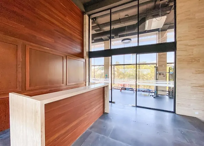 Luxury Penthouse Panoramic Views & Pool Apartment