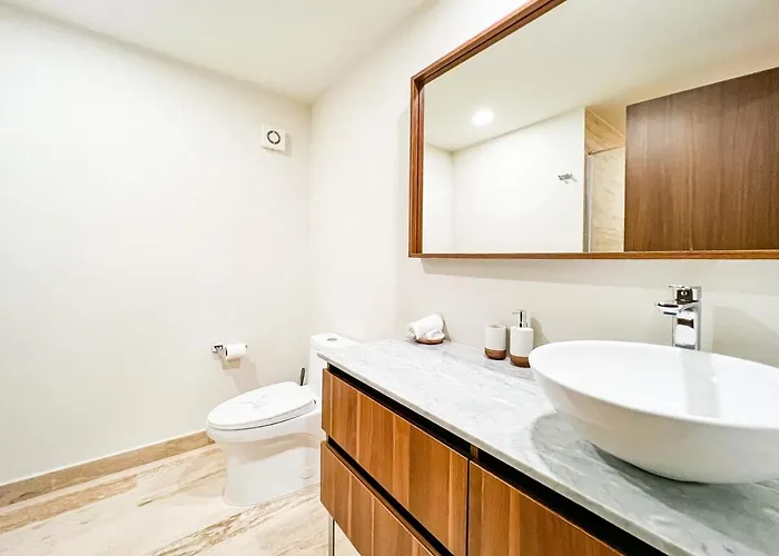 Luxury Penthouse Panoramic Views & Pool *