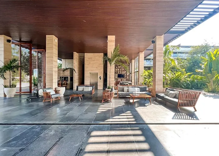 Luxury Penthouse Panoramic Views & Pool *