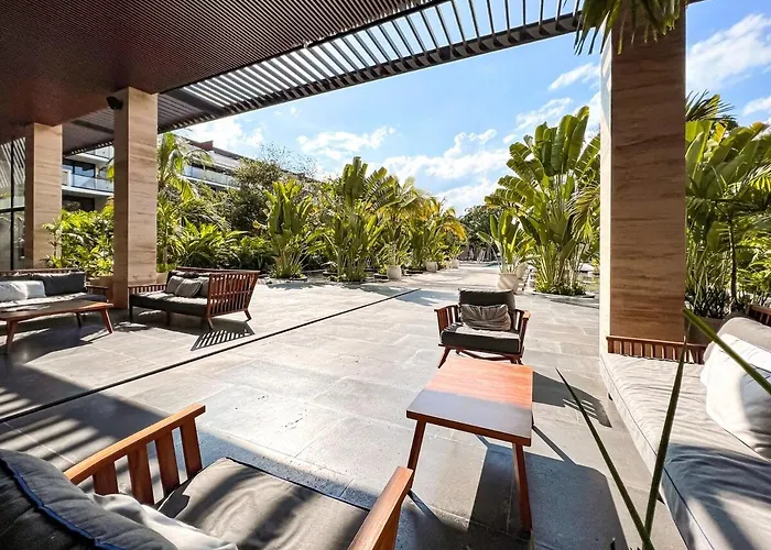 Luxury Penthouse Panoramic Views & Pool Apartment
